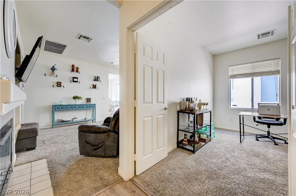 6105 Glenborough, Las Vegas, NV 89115