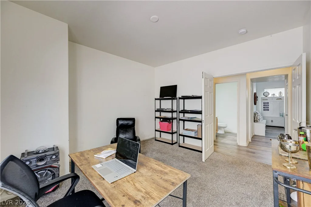 6105 Glenborough, Las Vegas, NV 89115