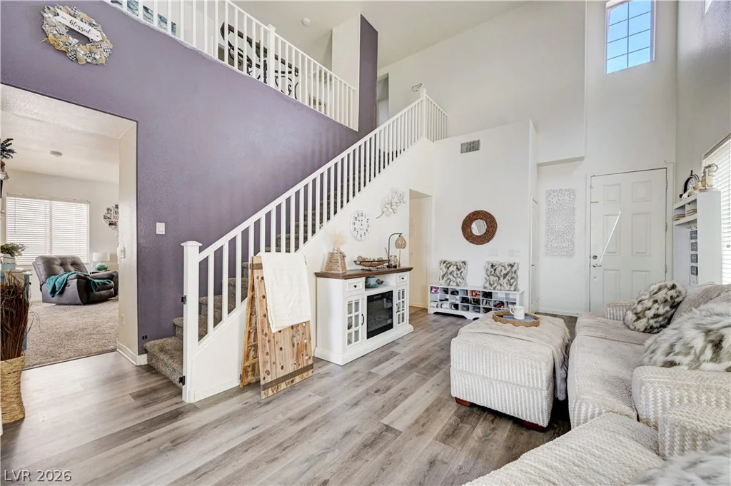 6105 Glenborough, Las Vegas, NV 89115