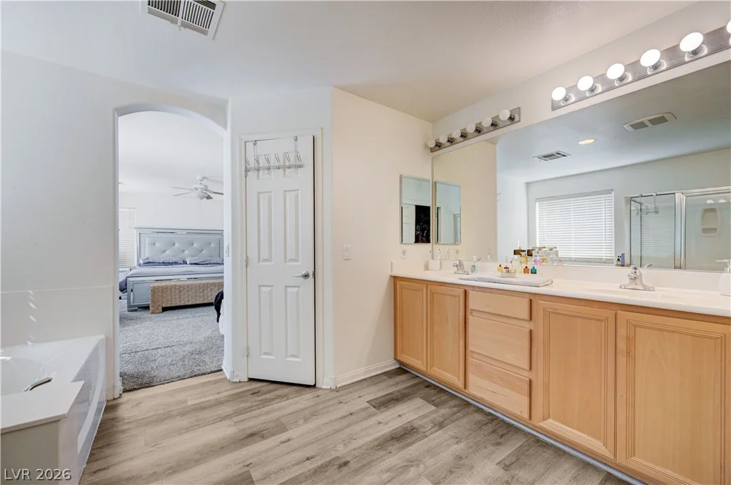 6105 Glenborough, Las Vegas, NV 89115