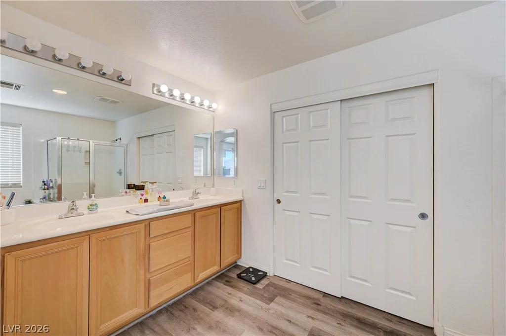 6105 Glenborough, Las Vegas, NV 89115