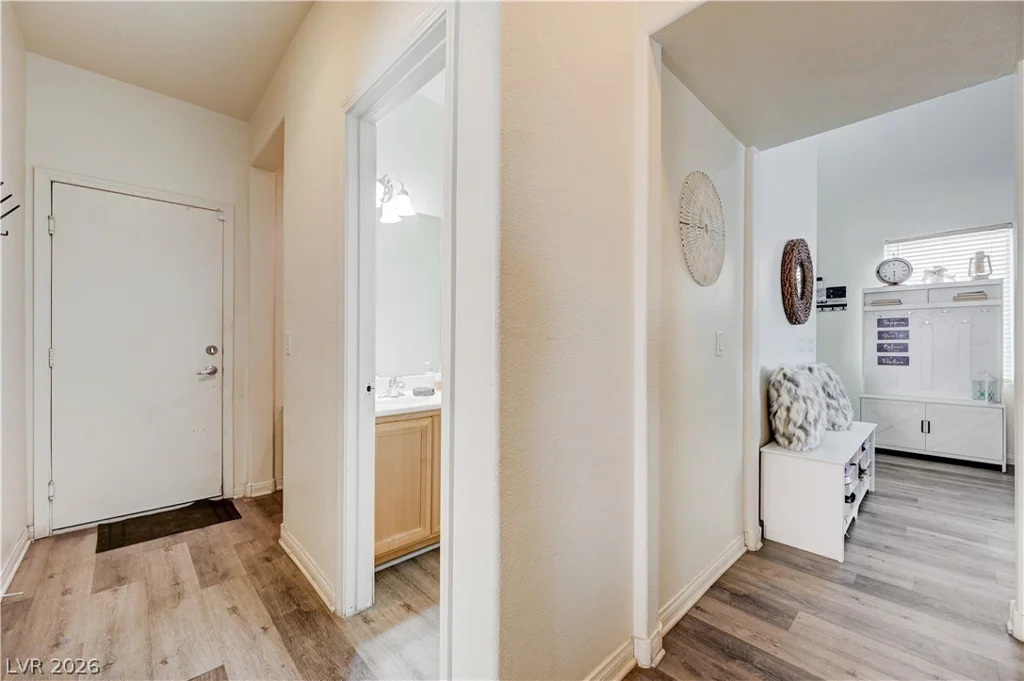 6105 Glenborough, Las Vegas, NV 89115