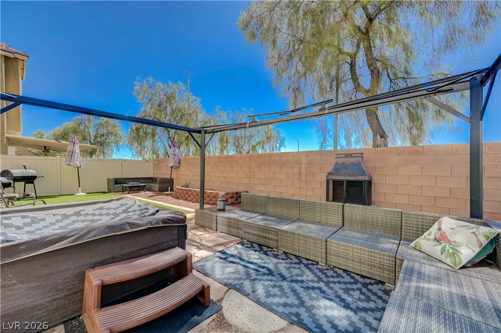 6105 Glenborough, Las Vegas, NV 89115