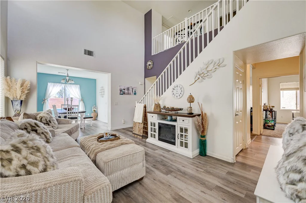6105 Glenborough, Las Vegas, NV 89115