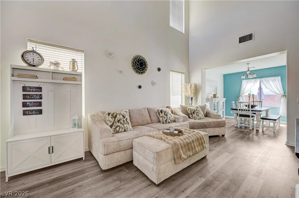 6105 Glenborough, Las Vegas, NV 89115