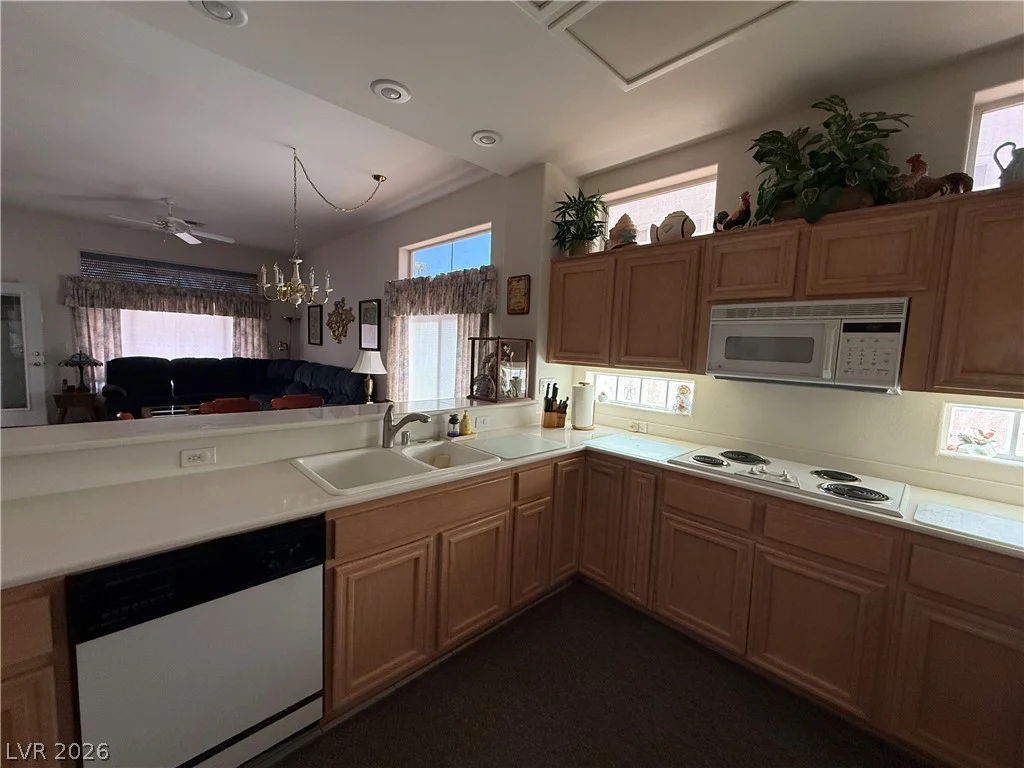 10529 Broom Hill, Las Vegas, NV 89134