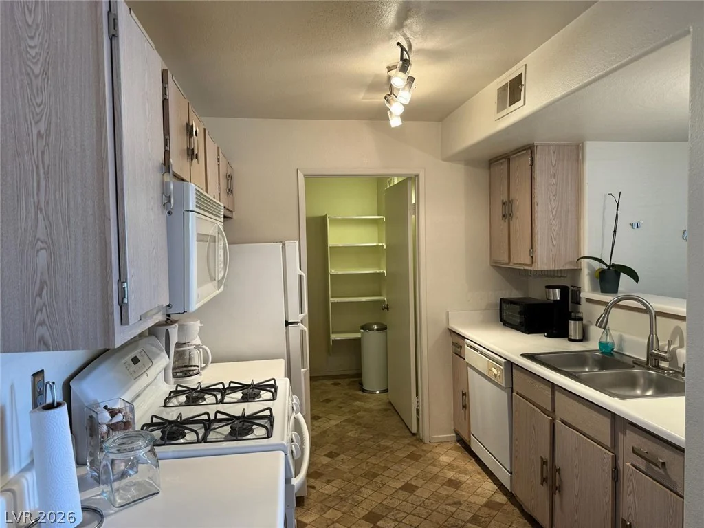 7885 Flamingo, Las Vegas, NV 89147