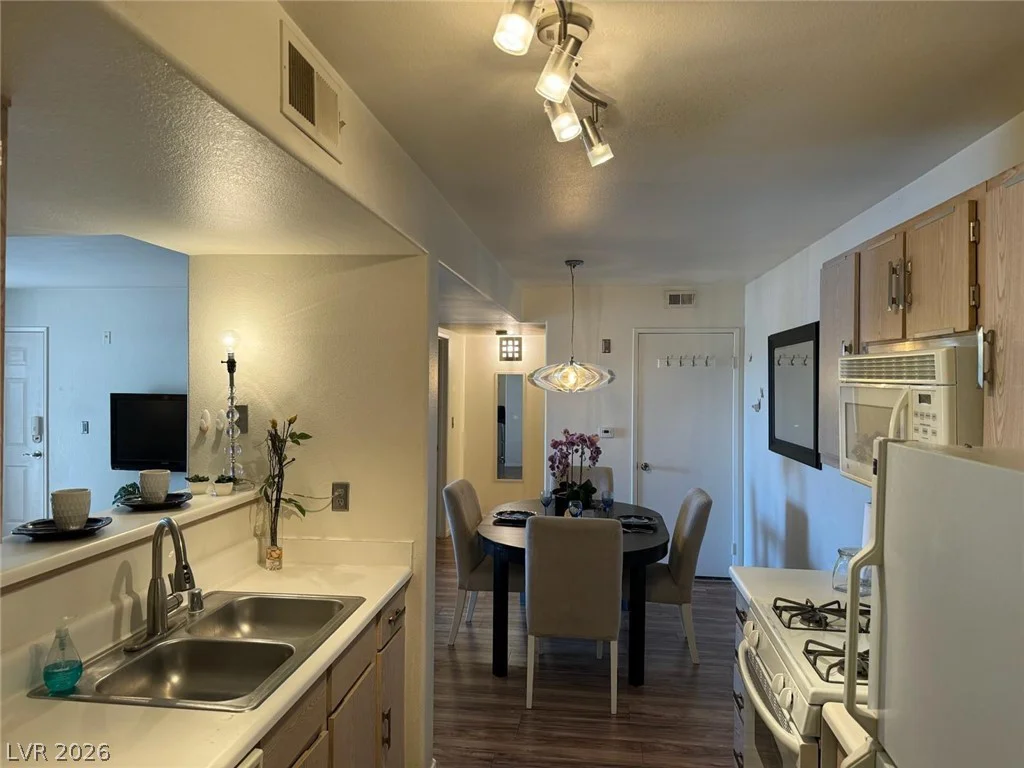 7885 Flamingo, Las Vegas, NV 89147