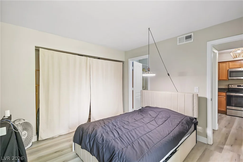 3145 Flamingo, Las Vegas, NV 89121