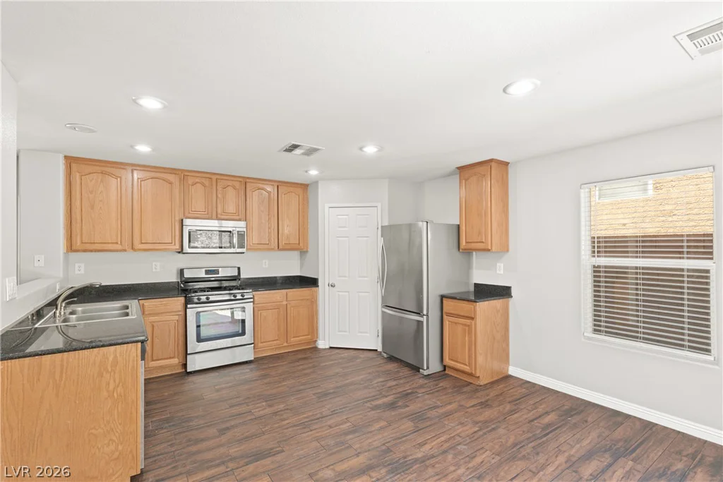 82 Wood Cliff, Las Vegas, NV 89183
