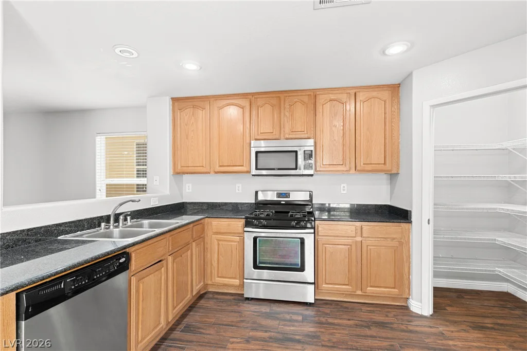 82 Wood Cliff, Las Vegas, NV 89183
