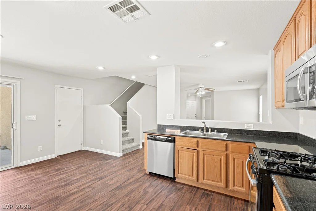 82 Wood Cliff, Las Vegas, NV 89183