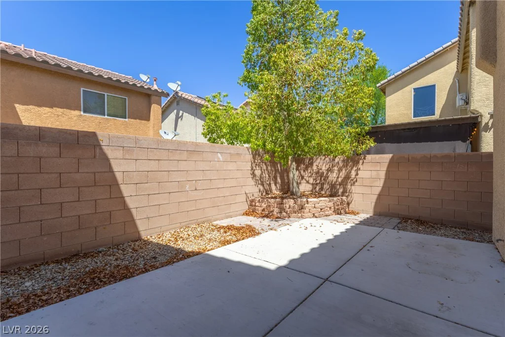 82 Wood Cliff, Las Vegas, NV 89183
