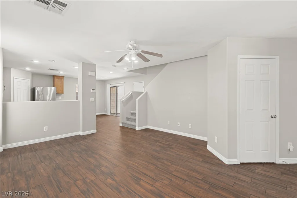 82 Wood Cliff, Las Vegas, NV 89183