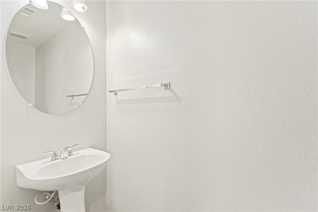 82 Wood Cliff, Las Vegas, NV 89183