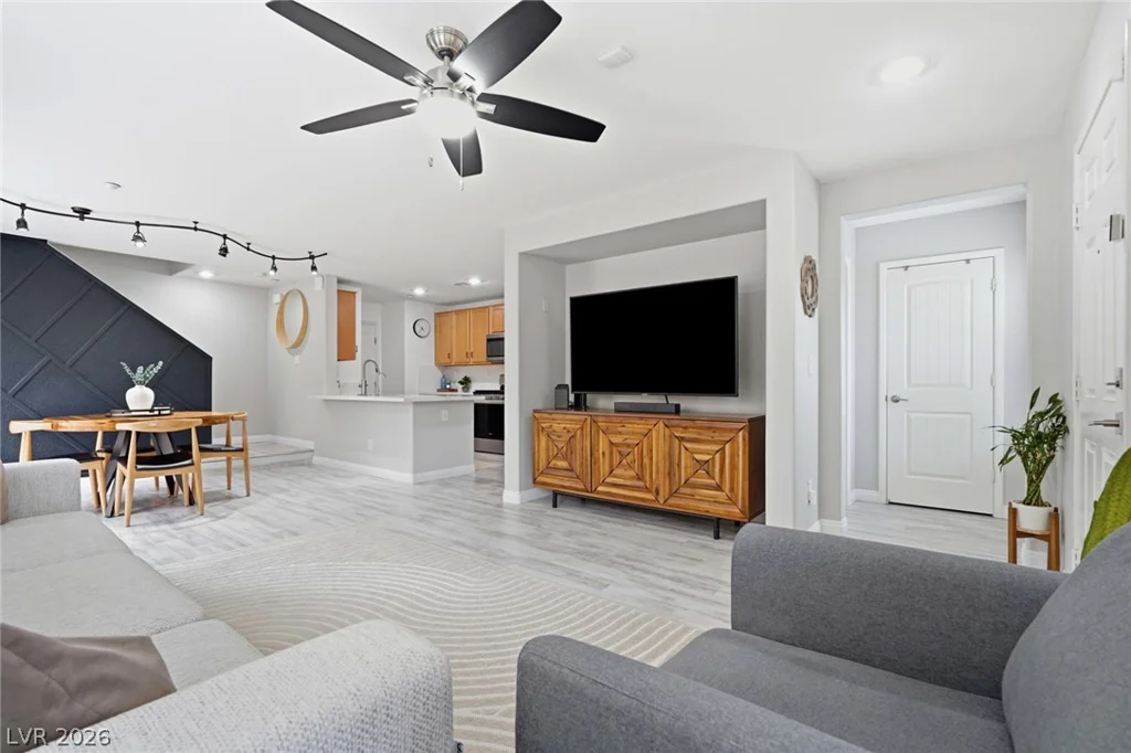 10718 Myrtle Grove, Las Vegas, NV 89166