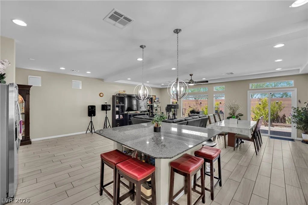 6464 Pear Valley, Las Vegas, NV 89118