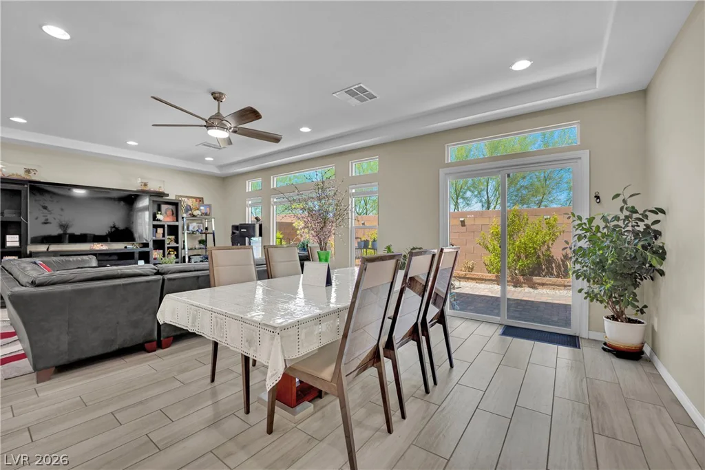6464 Pear Valley, Las Vegas, NV 89118