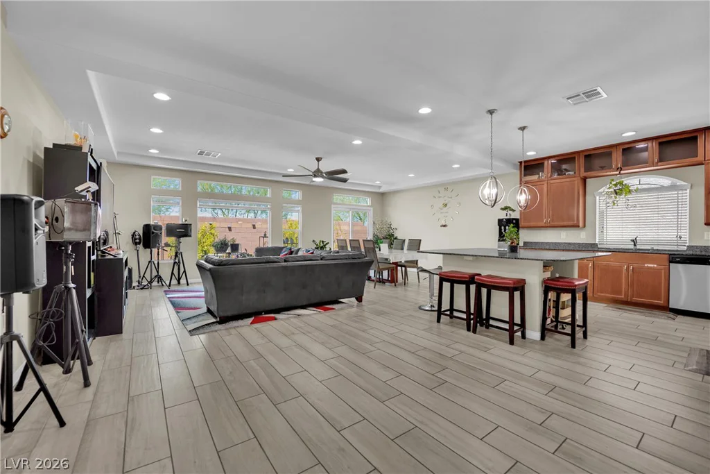 6464 Pear Valley, Las Vegas, NV 89118
