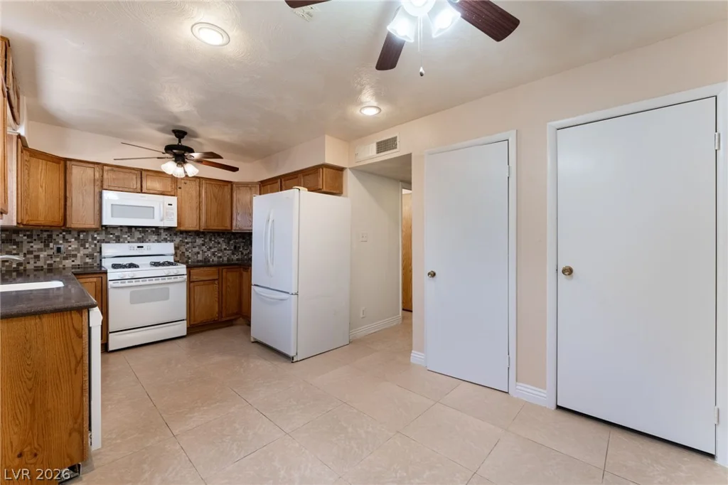 7084 BURCOT, Las Vegas, NV 89156
