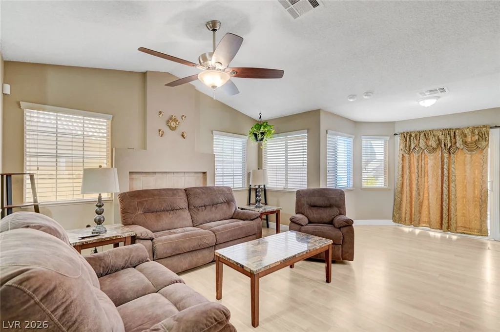 2368 Los Feliz, Las Vegas, NV 89156