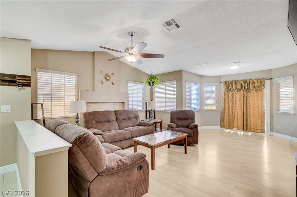 2368 Los Feliz, Las Vegas, NV 89156