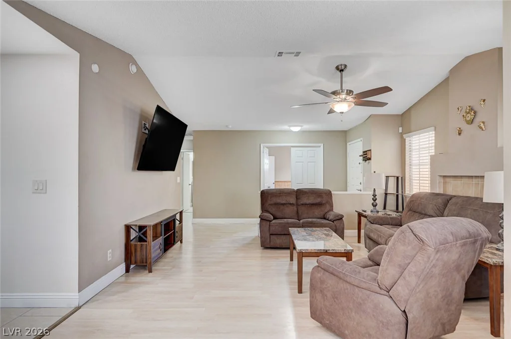 2368 Los Feliz, Las Vegas, NV 89156