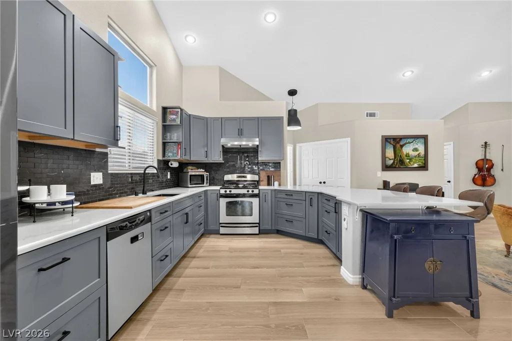 7233 Hawk Haven, Las Vegas, NV 89131