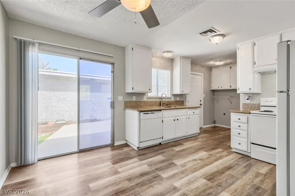 532 Greenbriar Townhouse, Las Vegas, NV 89121