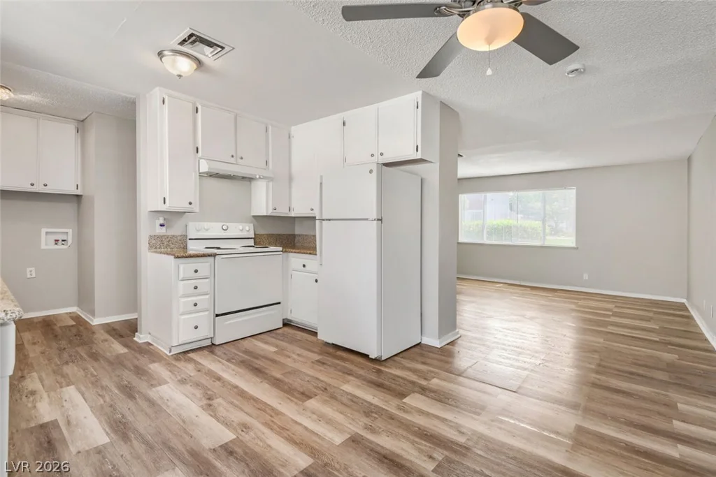 532 Greenbriar Townhouse, Las Vegas, NV 89121