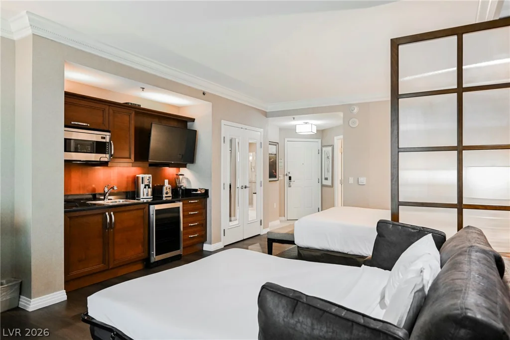 135 Harmon, Las Vegas, NV 89109