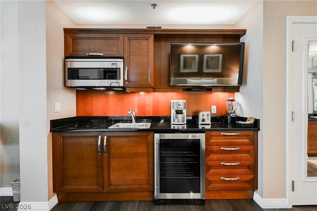135 Harmon, Las Vegas, NV 89109