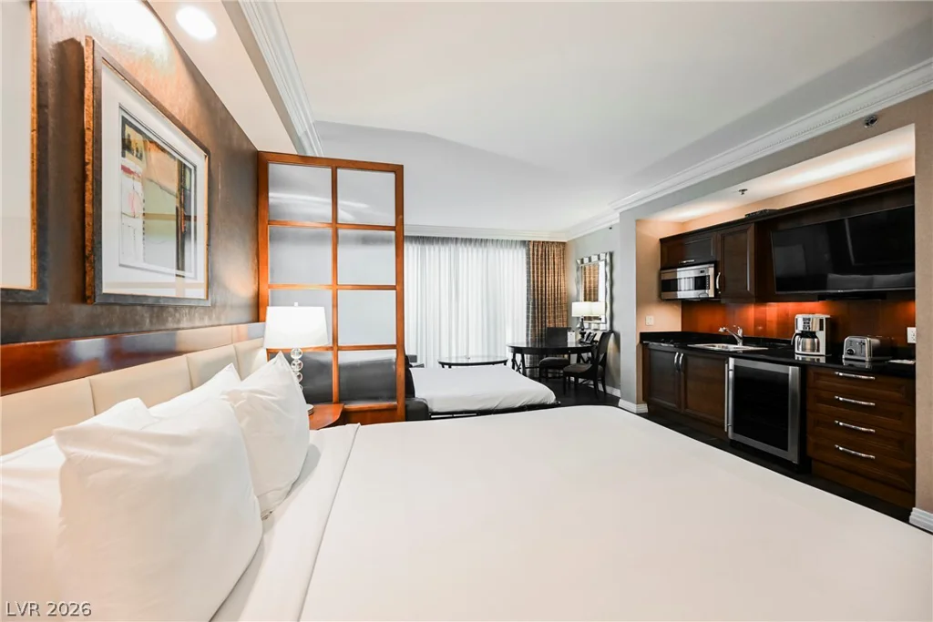 135 Harmon, Las Vegas, NV 89109