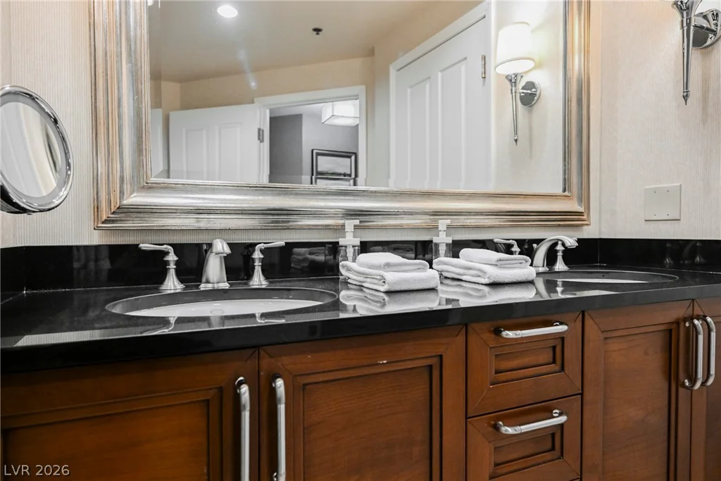 135 Harmon, Las Vegas, NV 89109