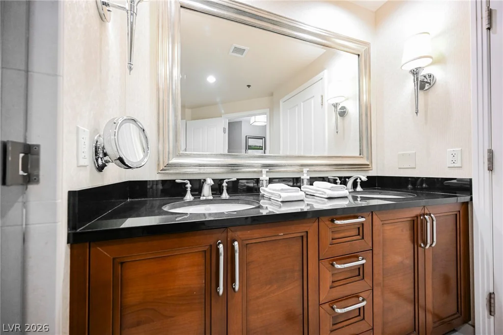 135 Harmon, Las Vegas, NV 89109