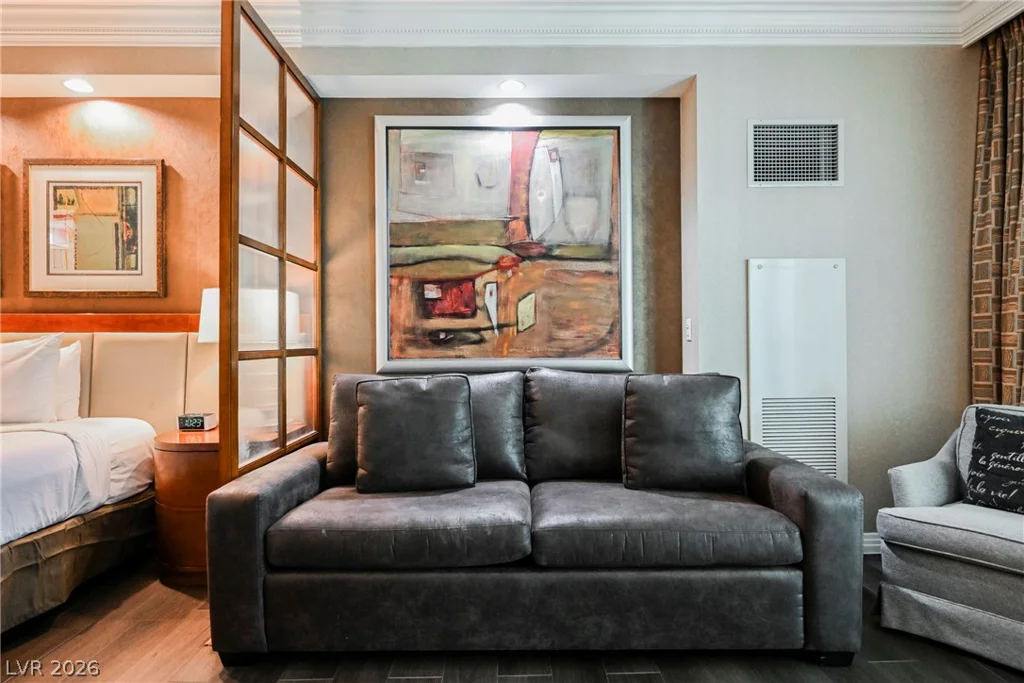 135 Harmon, Las Vegas, NV 89109