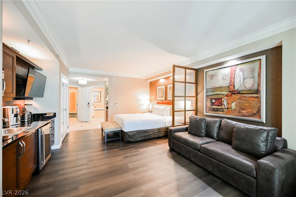135 Harmon, Las Vegas, NV 89109
