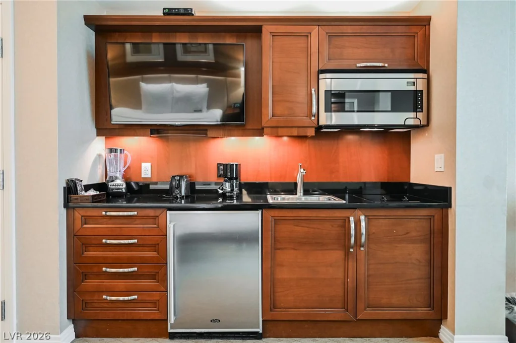 135 Harmon, Las Vegas, NV 89109