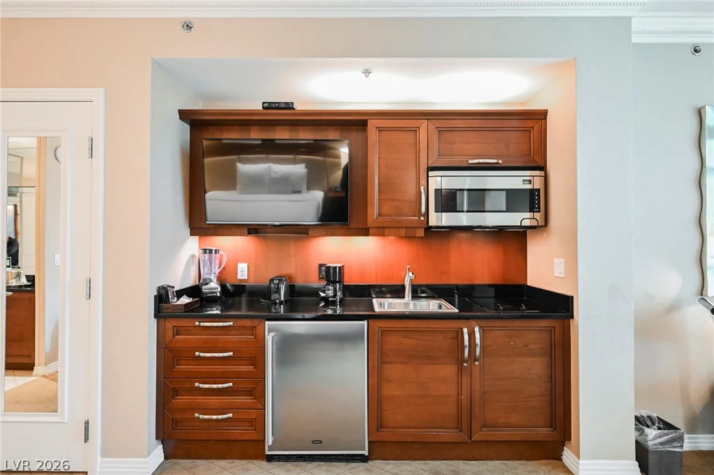 135 Harmon, Las Vegas, NV 89109