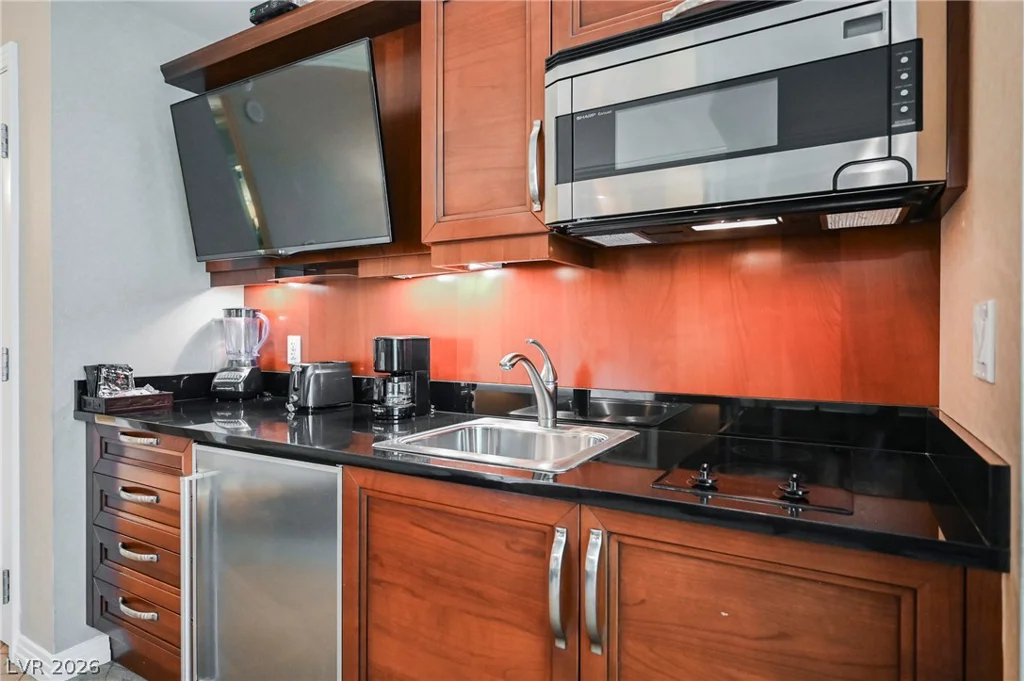 135 Harmon, Las Vegas, NV 89109
