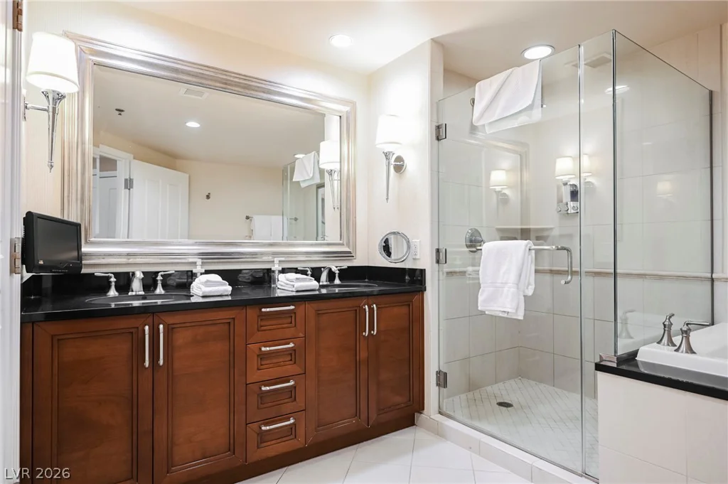 135 Harmon, Las Vegas, NV 89109
