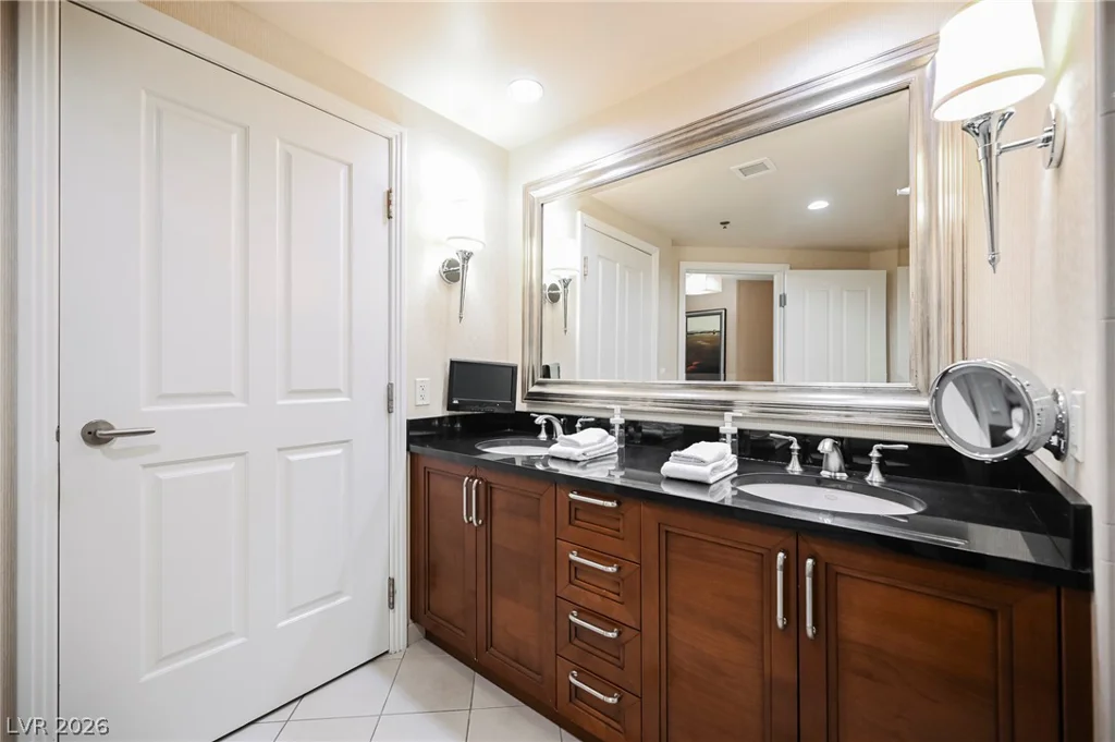 135 Harmon, Las Vegas, NV 89109