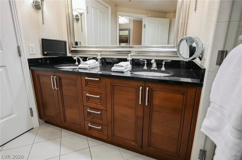 135 Harmon, Las Vegas, NV 89109