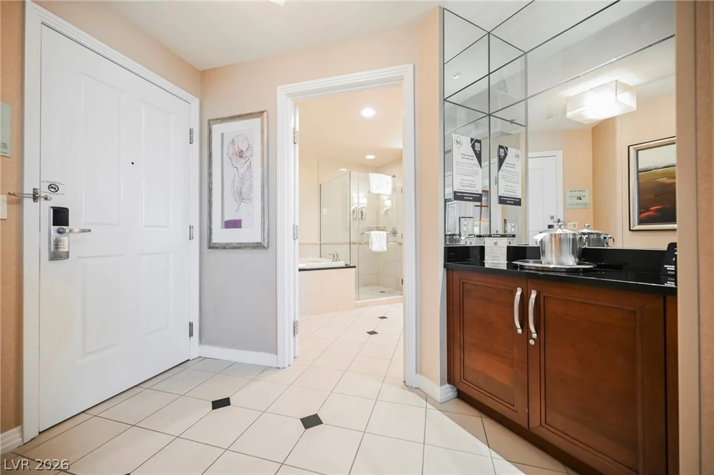 135 Harmon, Las Vegas, NV 89109