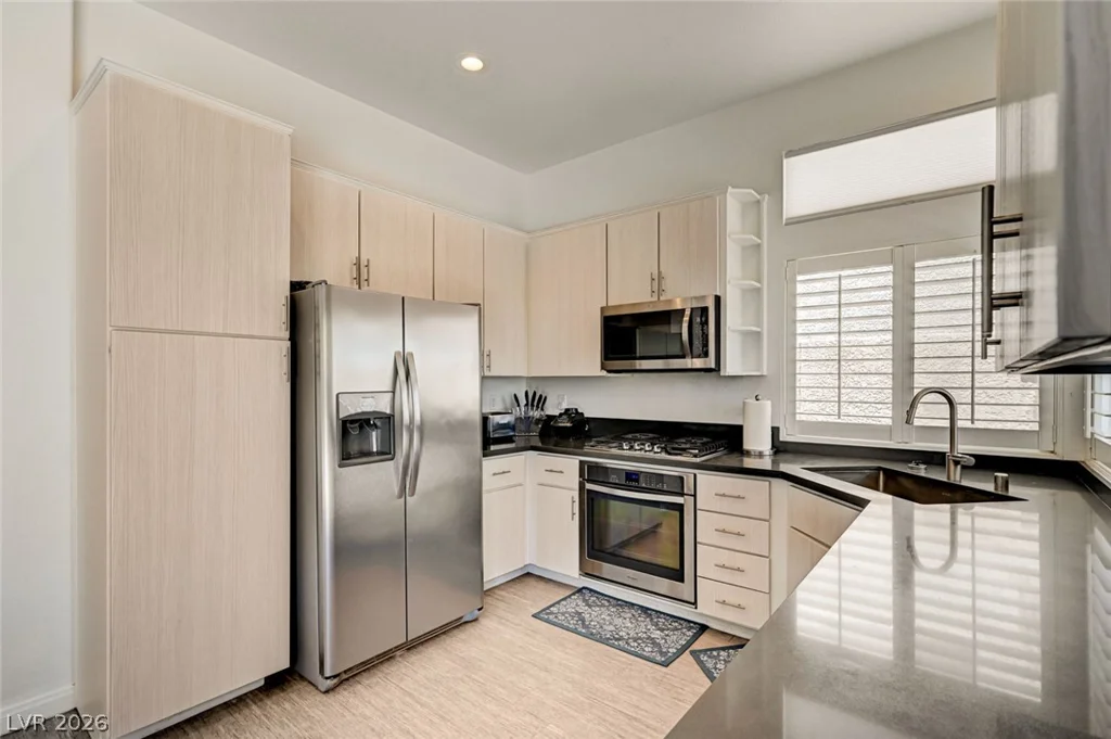 1728 Pacific Castle, Las Vegas, NV 89144