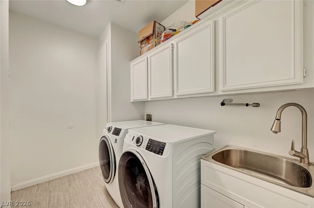 1728 Pacific Castle, Las Vegas, NV 89144