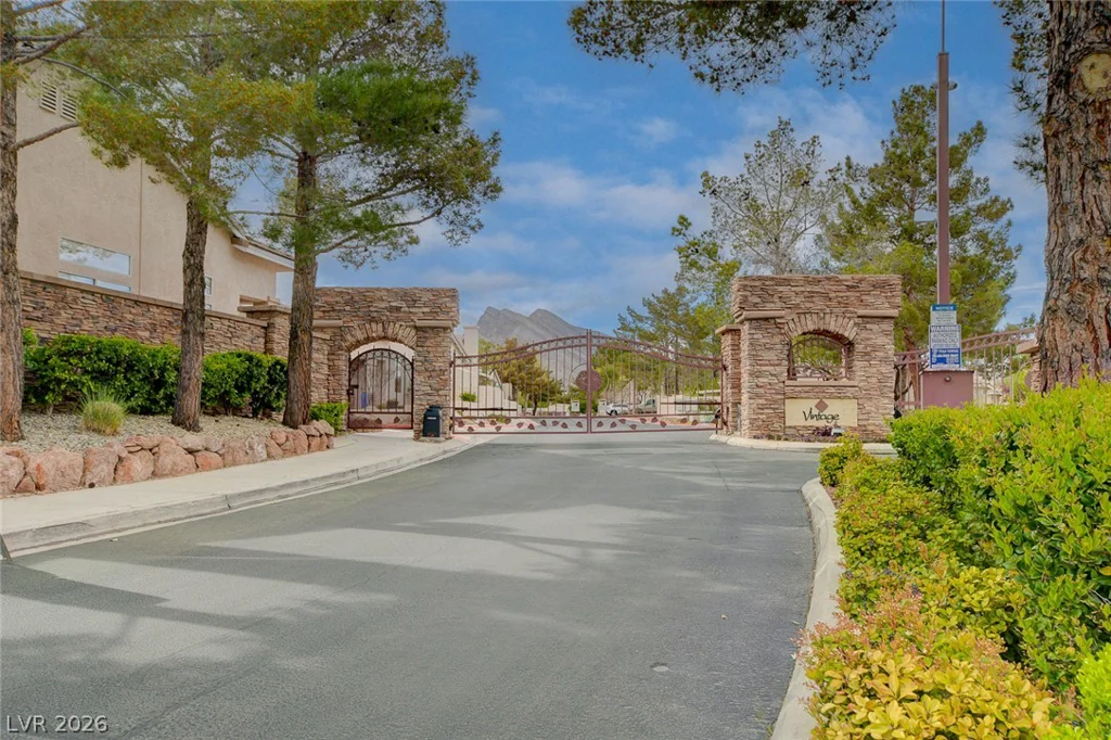 1728 Pacific Castle, Las Vegas, NV 89144