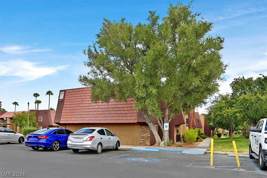 5081 River Glen, Las Vegas, NV 89103
