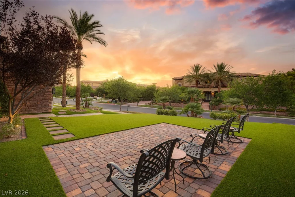 25 Pebble Dunes, Las Vegas, NV 89141