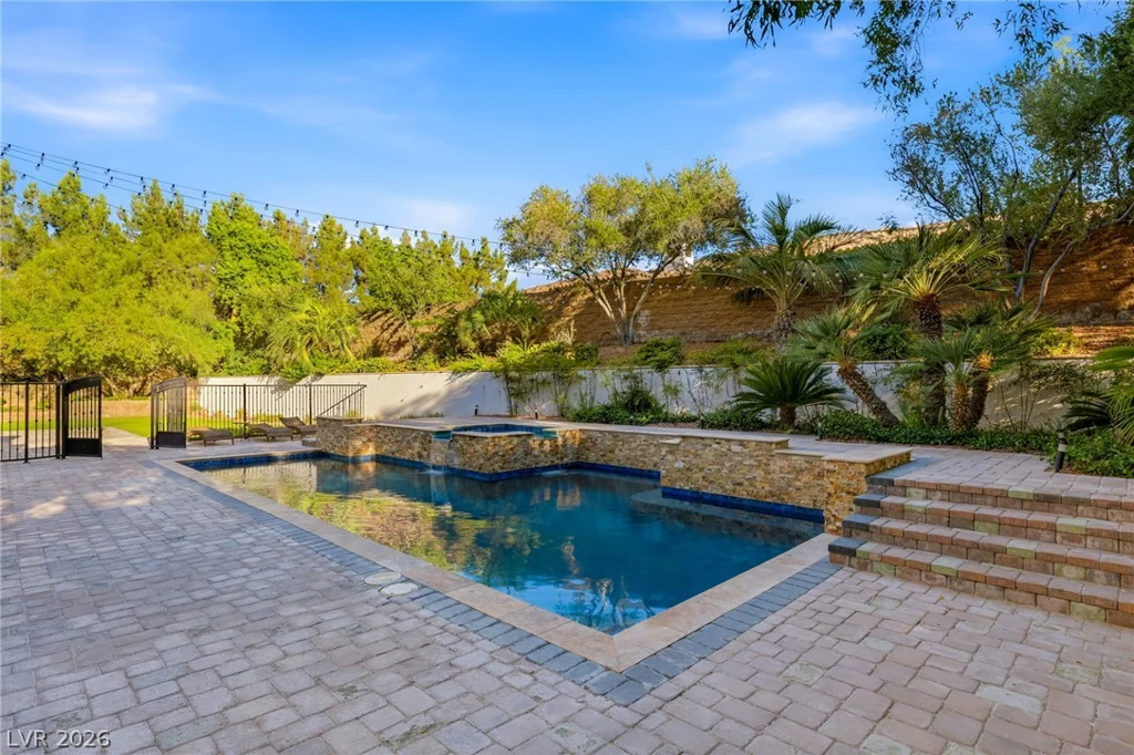 25 Pebble Dunes, Las Vegas, NV 89141